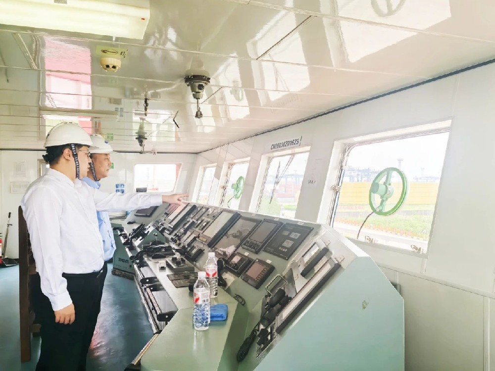 安全生產(chǎn)月丨 江蘇遠洋所屬新世紀公司開展船舶夏季安全生產(chǎn)檢查