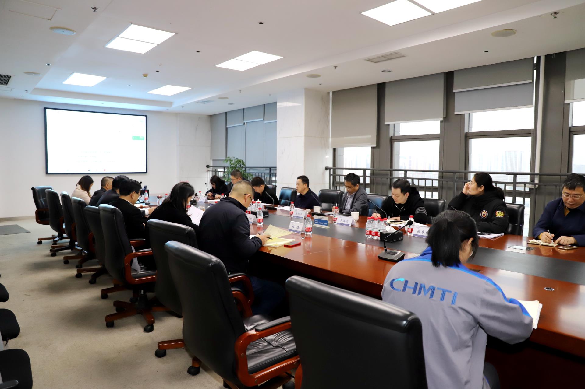 劉永剛到機(jī)床.jpg 劉永剛到機(jī)床.jpg